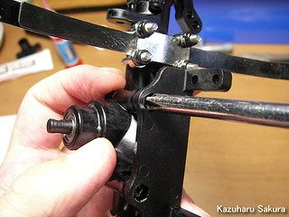 Gmade（ジーメイド） GS01 SAWBACK製作記 ～ サーボマウントを固定２